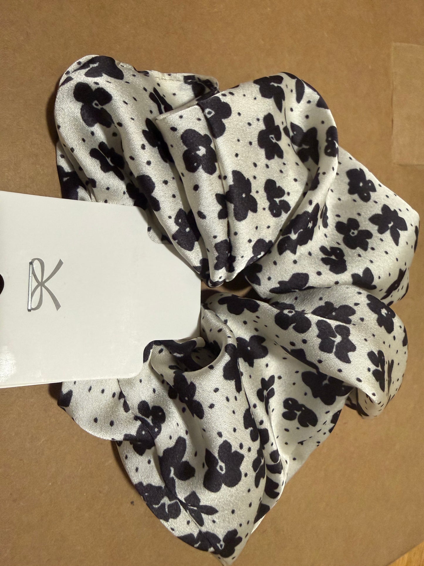 Fleur Noir Oversized Satin Scrunchie – Ivory Floral